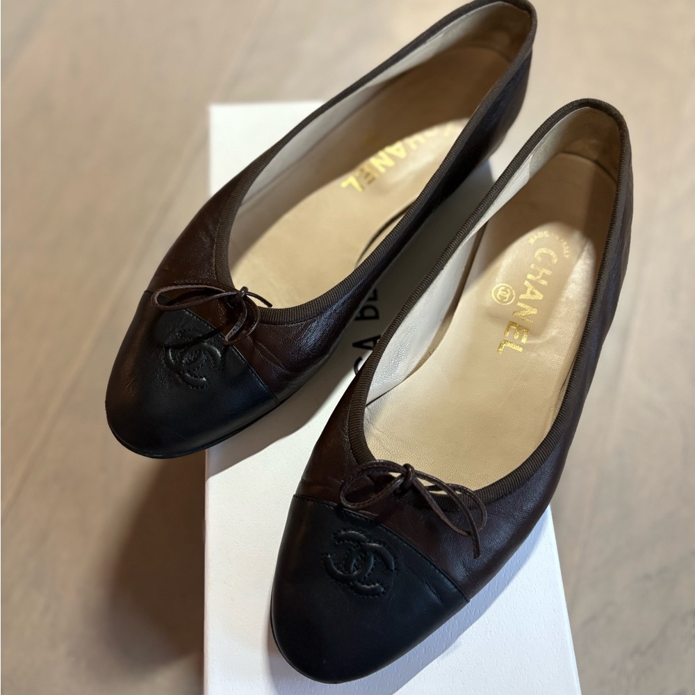 Chanel Black and Brown Leather Ballet Flats with Bow Detail
